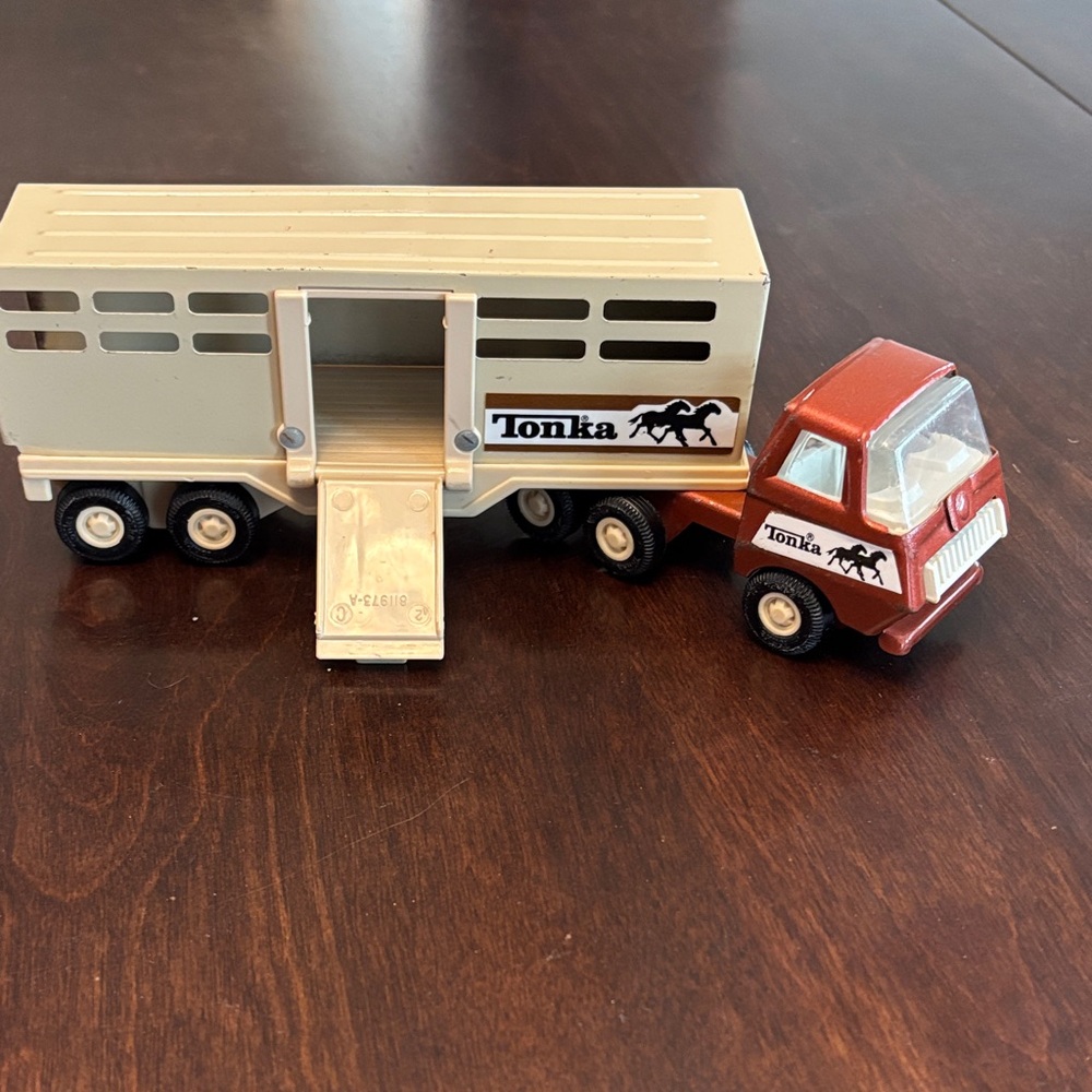Tonka Red Cab and Cream Horse Trailer Toy Truck vintage